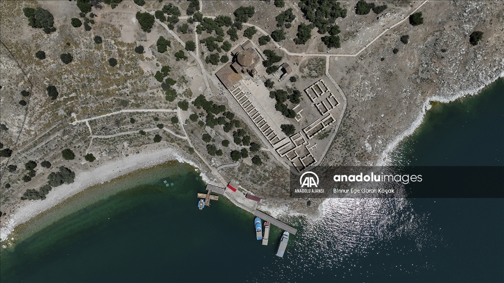 Van Gölü'ndeki Akdamar Adası
