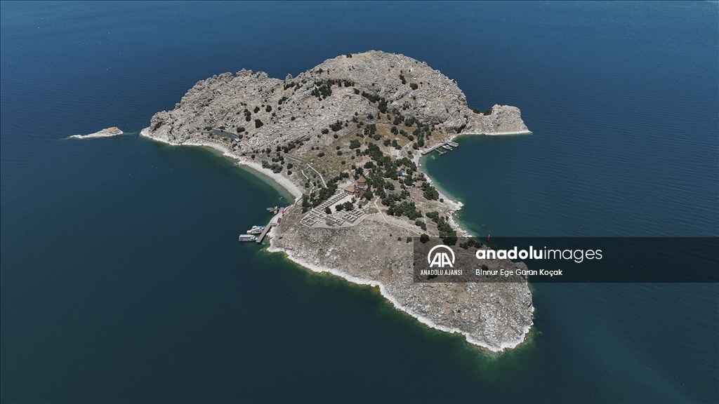Van Gölü'ndeki Akdamar Adası