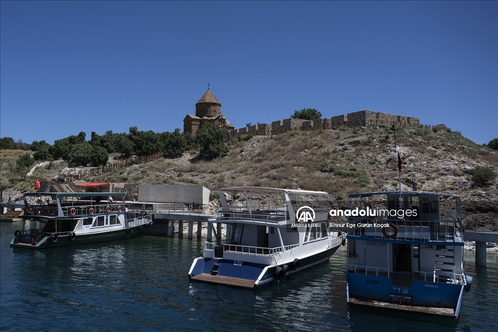 Van Gölü'ndeki Akdamar Adası
