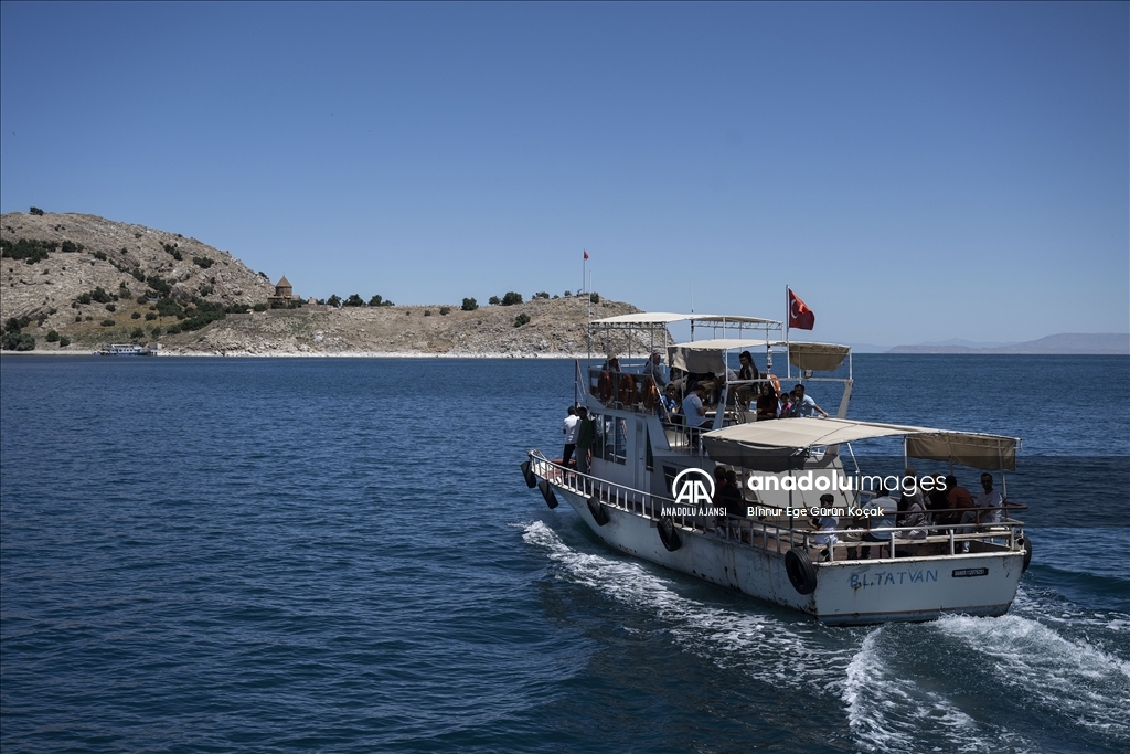 Van Gölü'ndeki Akdamar Adası