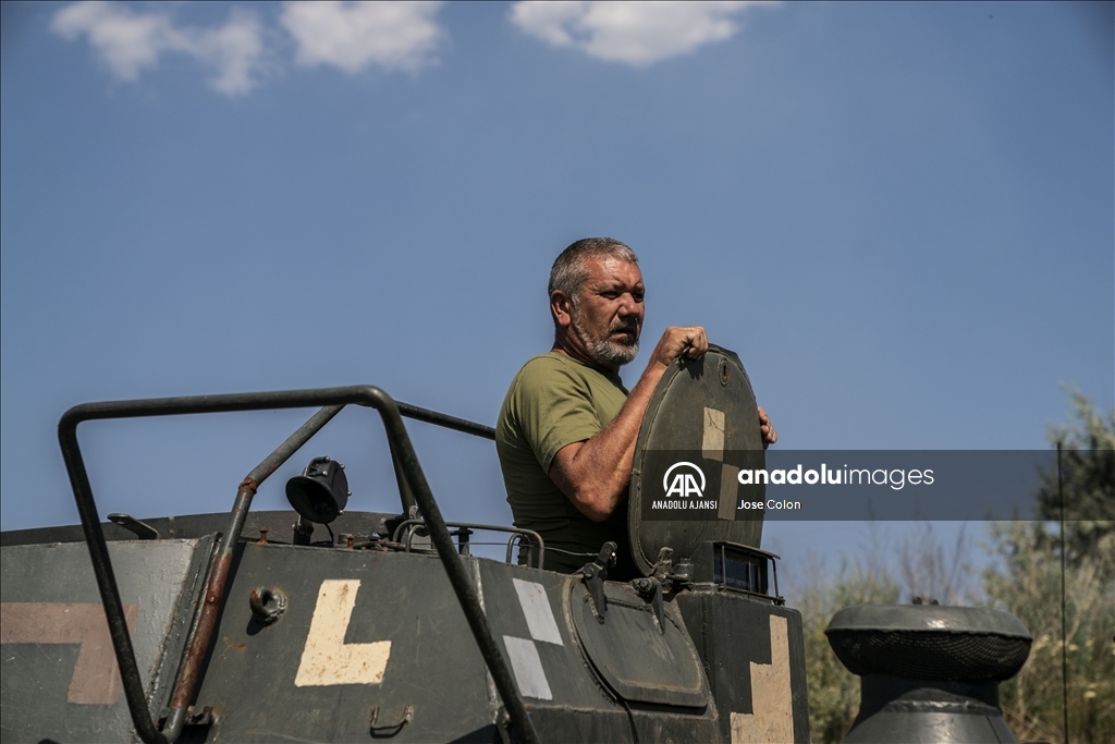 Ukrayna ordusu Donetsk Oblastı'nda UR-77 Meteorit mayın temizleme aracını test ediyor