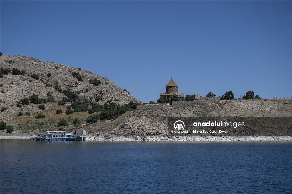 Van Gölü'ndeki Akdamar Adası