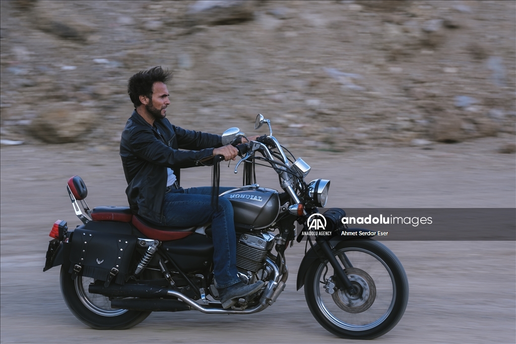 "Yerli Wolverine" verdiği pozlarla film sahnelerini aratmıyor