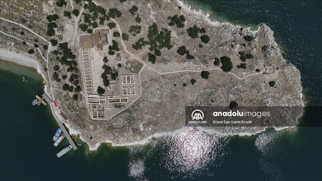 Van Gölü'ndeki Akdamar Adası