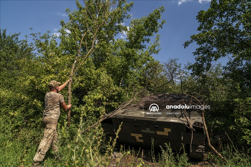 Ukrayna ordusu Donetsk Oblastı'nda UR-77 Meteorit mayın temizleme aracını test ediyor