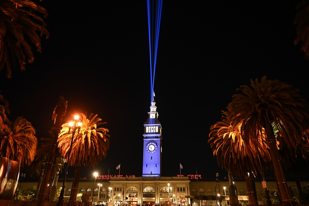 San Francisco'da 4 Temmuz lazer ışık gösterisi yapıldı