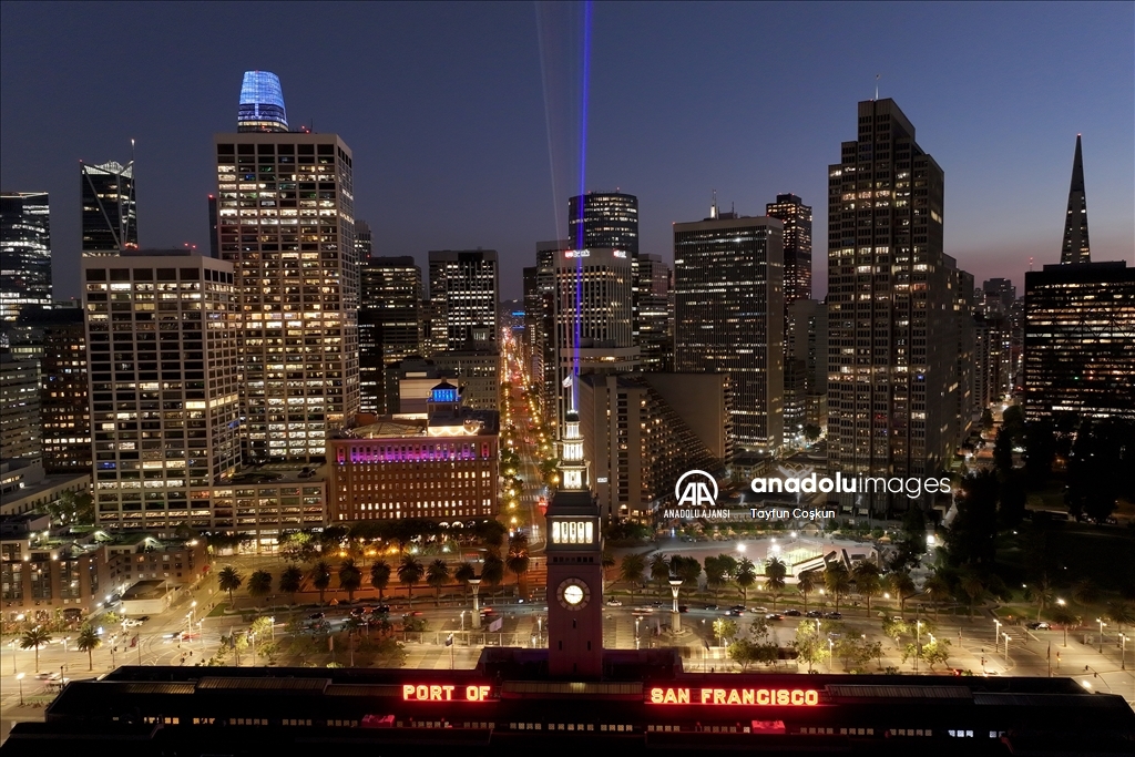 San Francisco'da 4 Temmuz lazer ışık gösterisi yapıldı