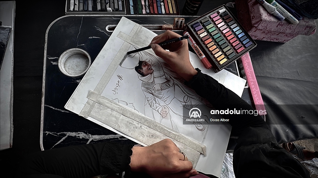 Filistinli genç kadın, savaşın gölgesinde resim çizmeye devam ediyor