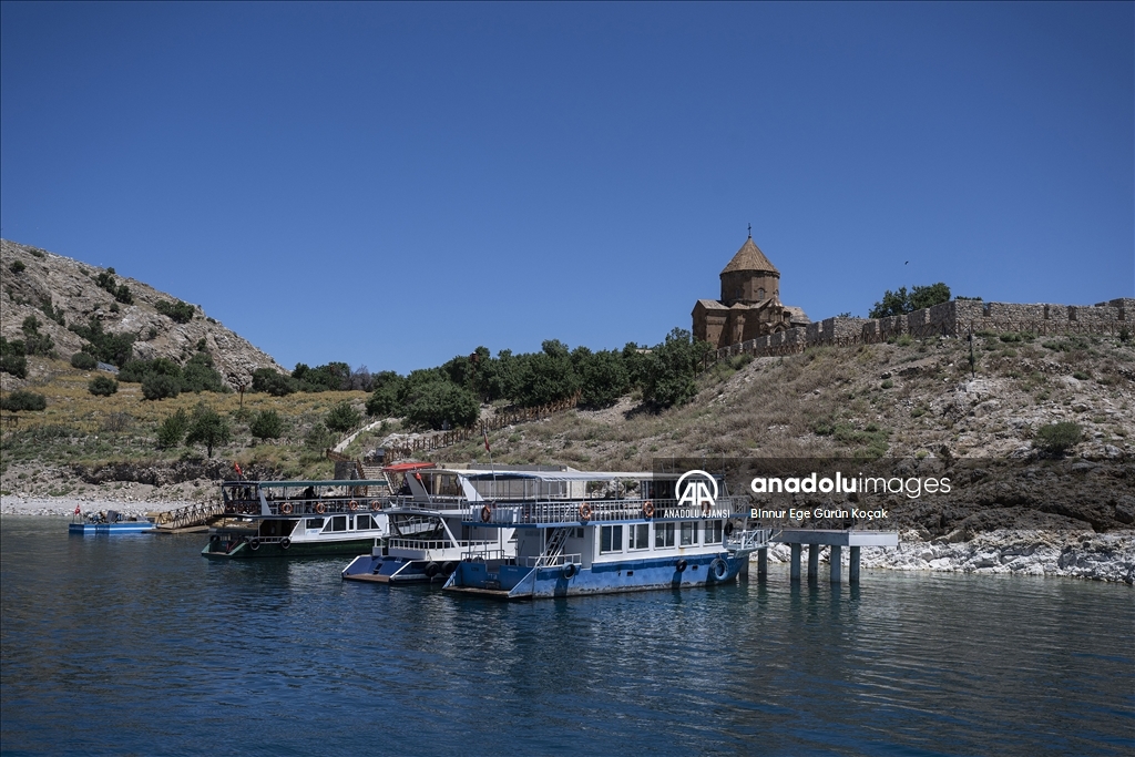 Van Gölü'ndeki Akdamar Adası