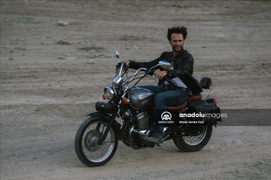 "Yerli Wolverine" verdiği pozlarla film sahnelerini aratmıyor