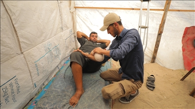 Fizyoterapist Abu Dayeh Gazze'de basit malzemelerle protez üretiyor
