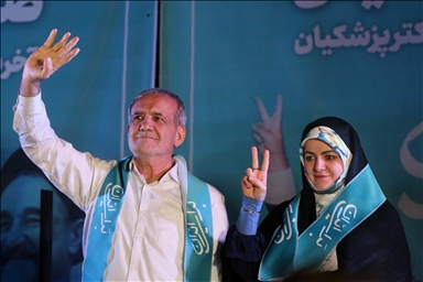 Кандидат-реформатор Пезешкиан, прошедший во второй тур президентских выборов в Иране, провел свой последний митинг
