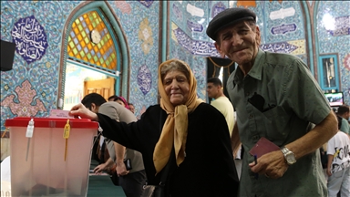 Iranian voters head to polls in the second round of presidential runoff