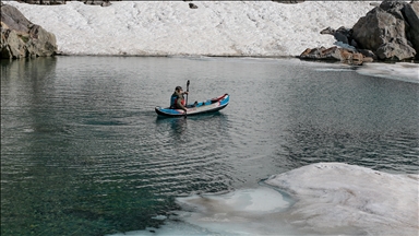 Berçelan Yaylası'ndaki buzul gölleri doğaseverlerin gözdesi oldu