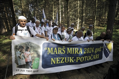 Iz Nezuka krenuo "Marš mira": Hiljade ljudi iz različitih dijelova svijeta odaju počast žrtvama genocida u Srebrenici