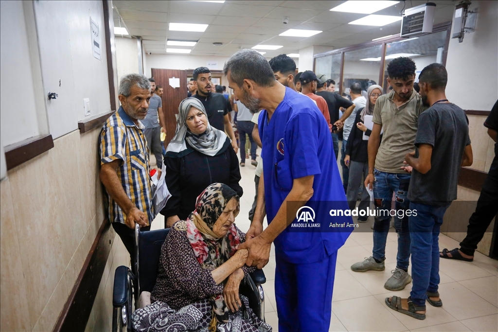 İsrail’in 200 gündür esir tuttuğu Gazzeli doktor serbest bırakılmasının ardından tekrar görevine başladı
