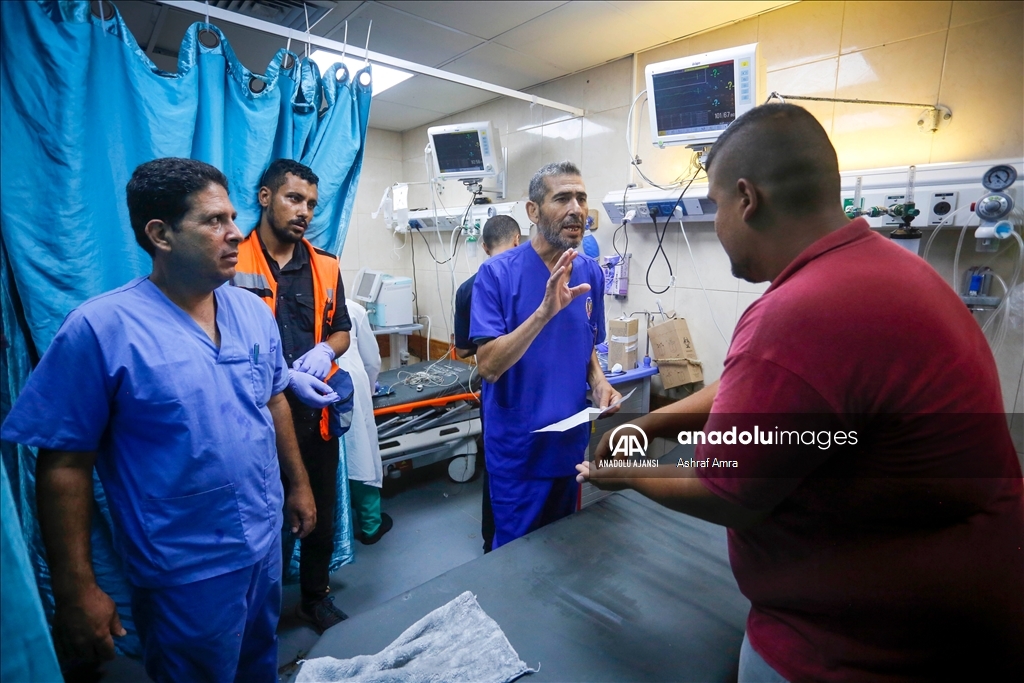 İsrail’in 200 gündür esir tuttuğu Gazzeli doktor serbest bırakılmasının ardından tekrar görevine başladı