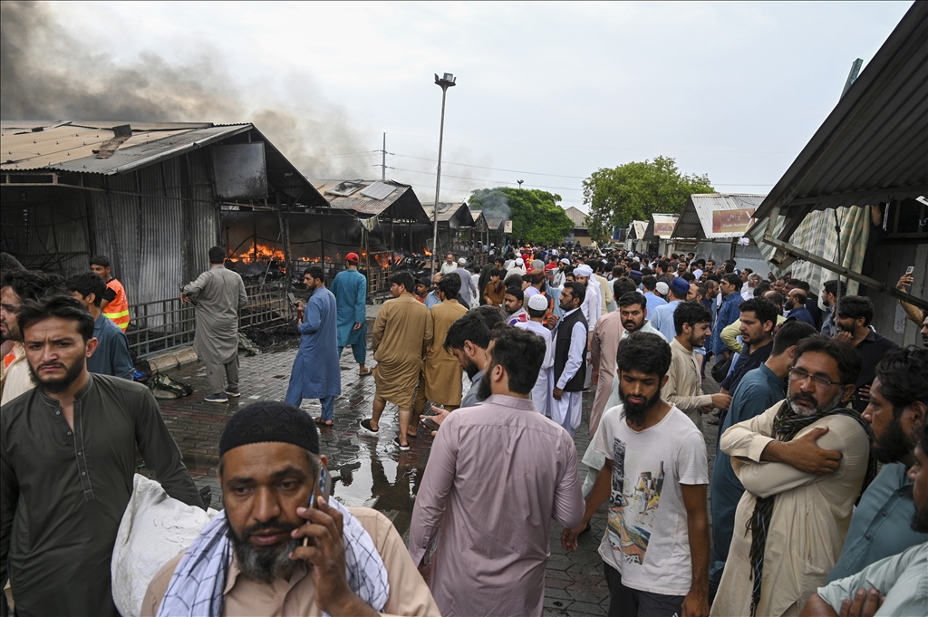 Massive fire erupts at Islamabad's popular Sunday Bazaar