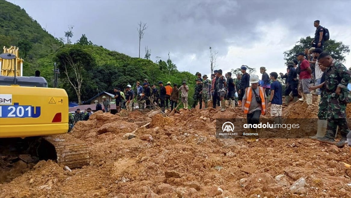 Endonezya'da altın madenindeki heyelanda ölenlerin sayısı 23'e çıktı