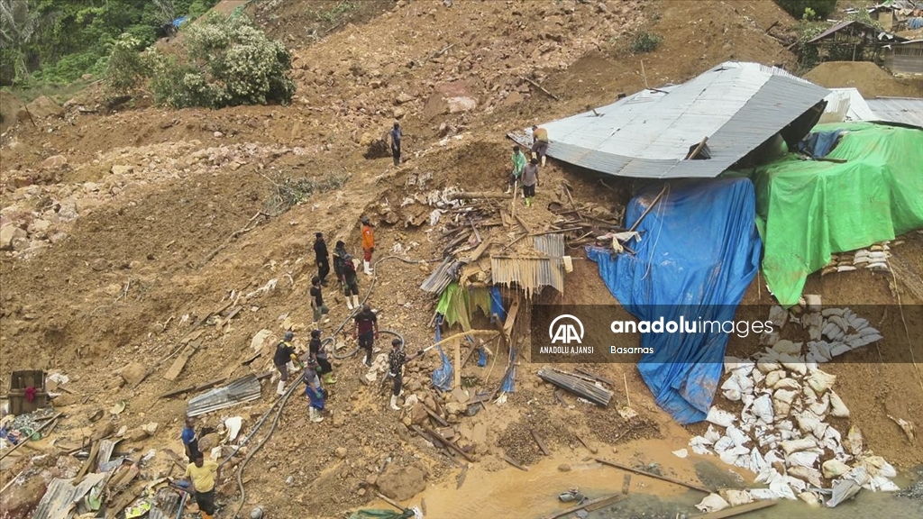 Endonezya'da altın madenindeki heyelanda ölenlerin sayısı 23'e çıktı