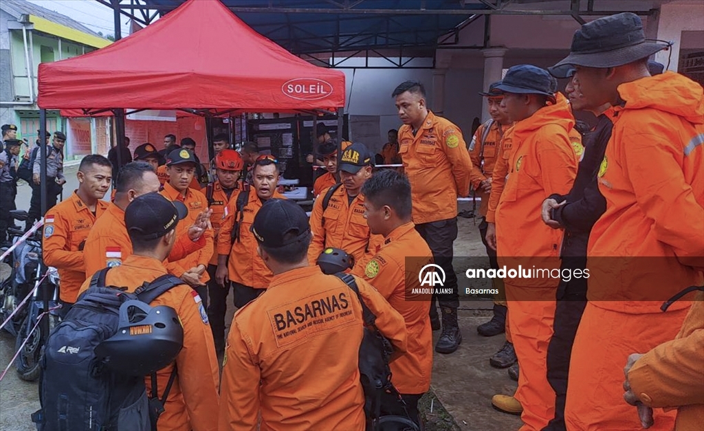 Endonezya'da altın madenindeki heyelanda ölenlerin sayısı 23'e çıktı