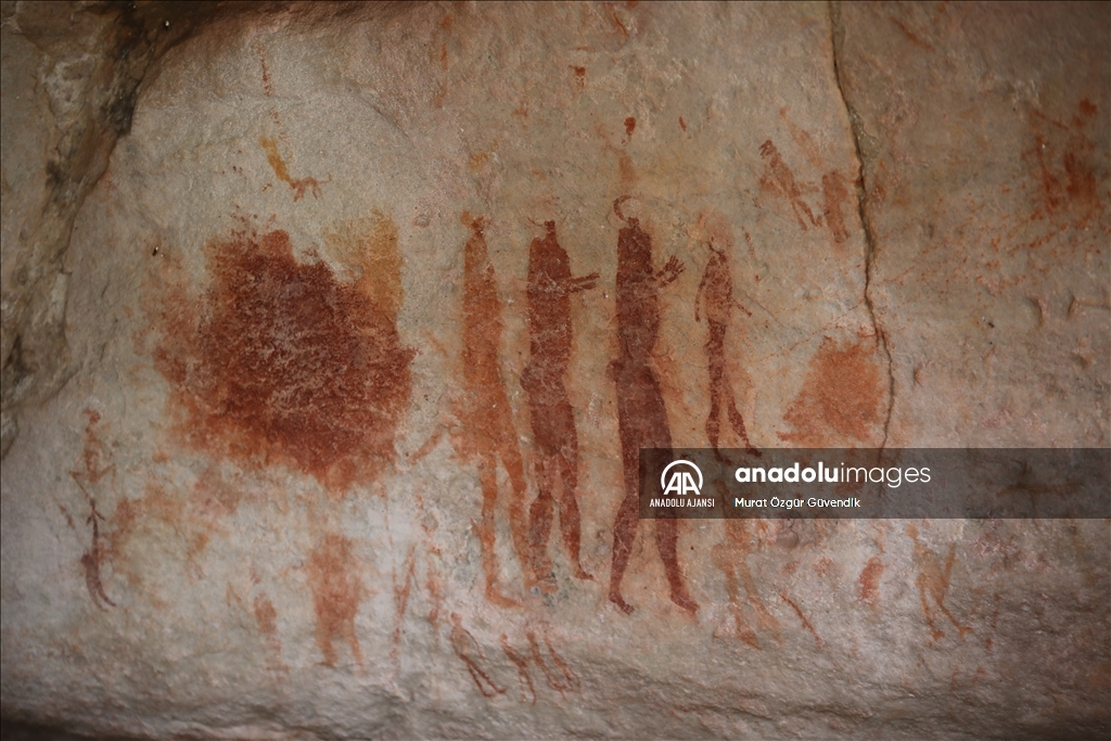 Güney Afrika'da antik mağara resimleri, yerli San halkının kadim tarihine ışık tutuyor