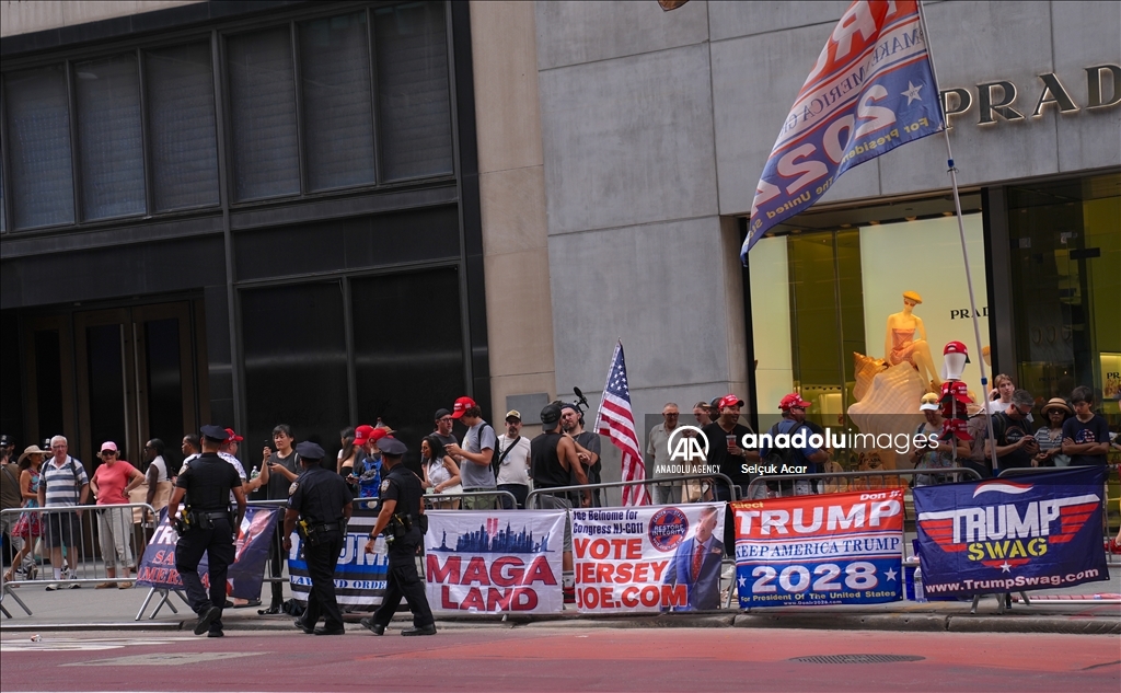 Сторонники Трампа собрались у небоскреба Trump Tower после покушения на политика