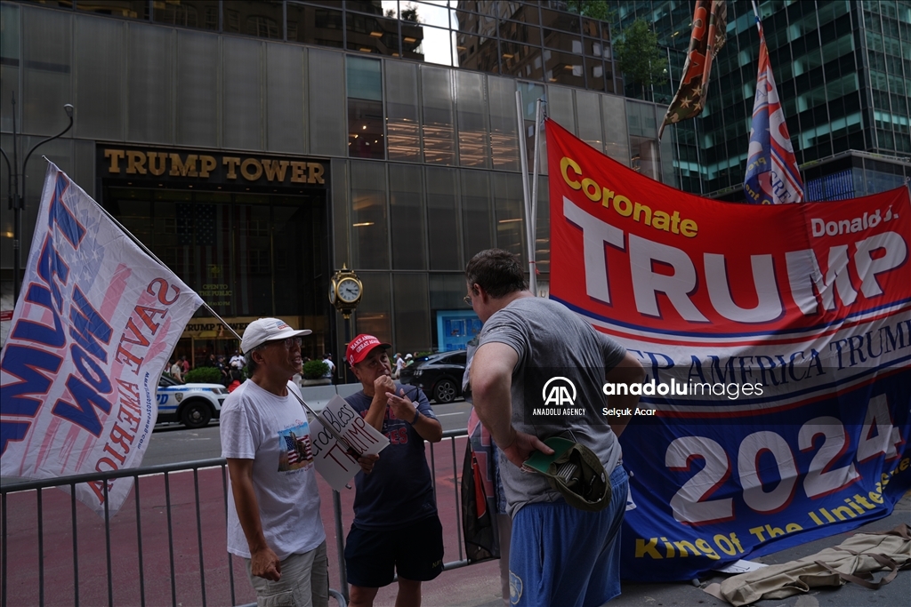Trump'a suikast girişiminden sonra destekçileri New York'taki Trump Tower önünde toplandı