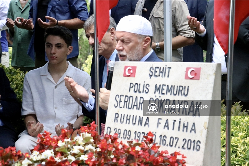15 Temmuz şehidi polis memuru Gökbayrak, Sakarya'daki mezarı başında anıldı