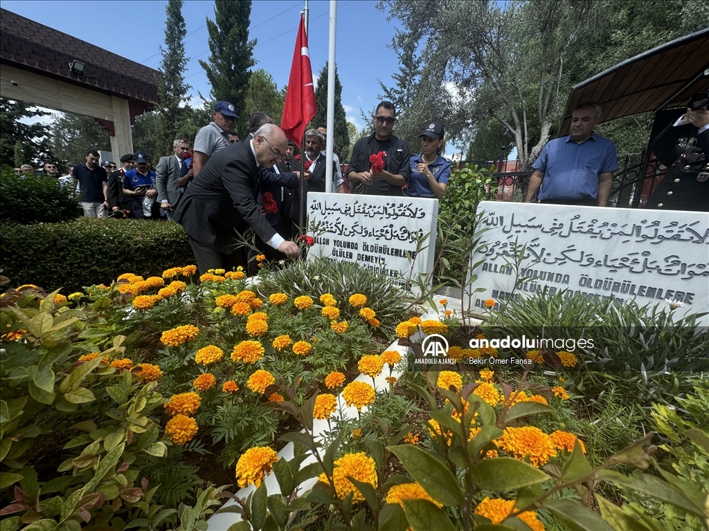 Adana'da 15 Temmuz'da şehitlikler ziyaret edildi