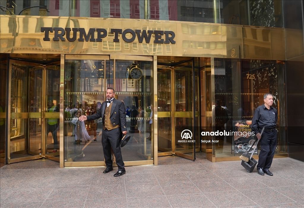 Trump'a suikast girişiminden sonra destekçileri New York'taki Trump Tower önünde toplandı