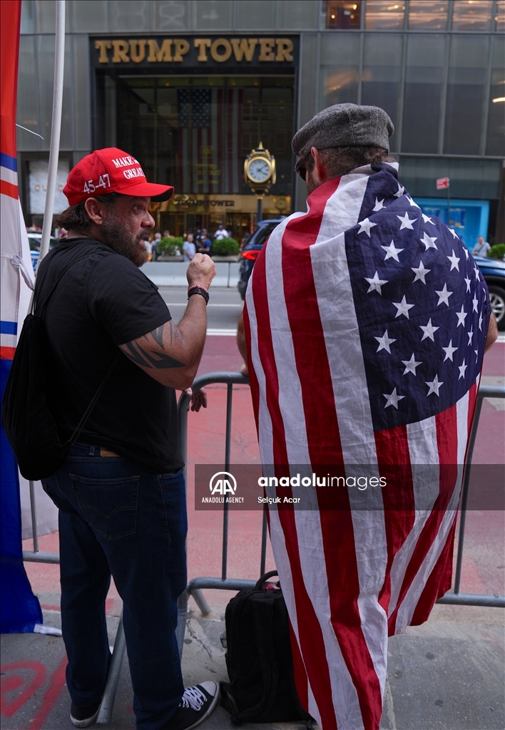 Trump'a suikast girişiminden sonra destekçileri New York'taki Trump Tower önünde toplandı
