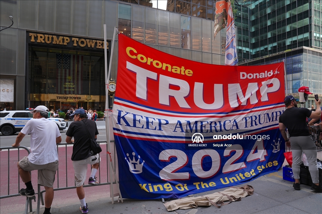 Trump'a suikast girişiminden sonra destekçileri New York'taki Trump Tower önünde toplandı