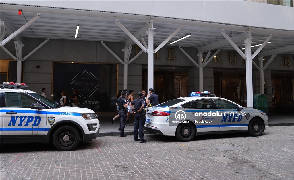 Trump'a suikast girişiminden sonra destekçileri New York'taki Trump Tower önünde toplandı