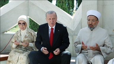 Cumhurbaşkanı Recep Tayyip Erdoğan 15 Temmuz Şehitler Makamı'nı ziyaret etti
