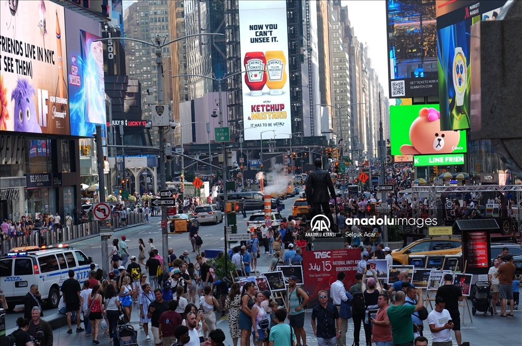 New York Times Meydanı’nda da 15 Temmuz Demokrasi ve Milli Birlik Günü nedeniyle sergi açıldı