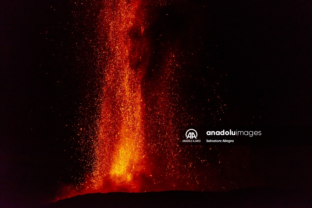 İtalya'daki Etna Yanardağı'nda volkanik hareketlilik sürüyor