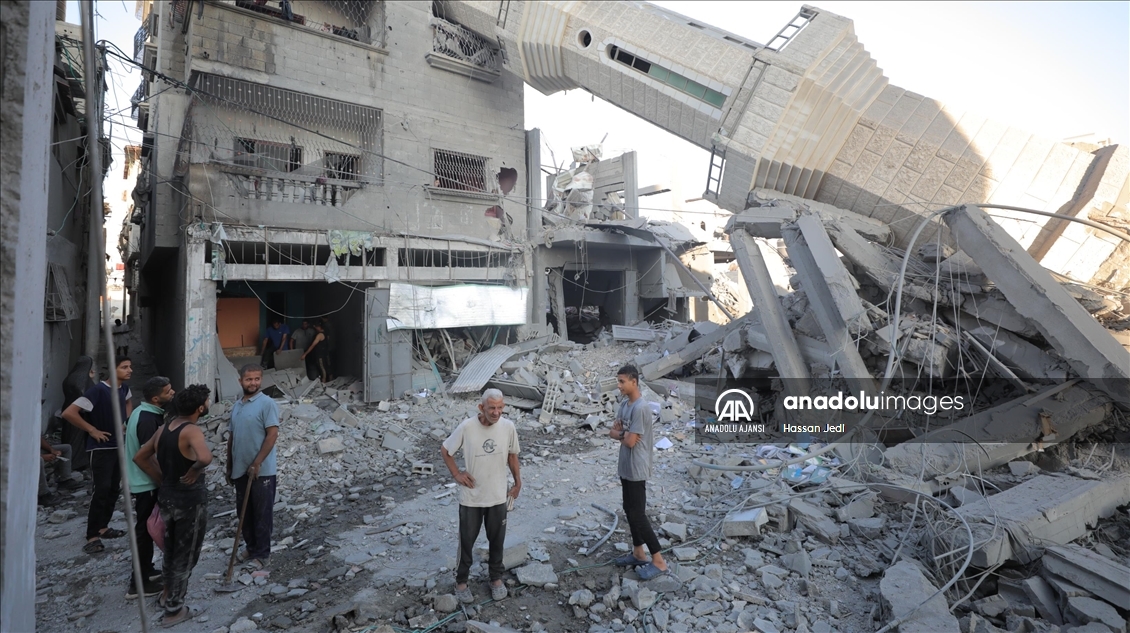 İsrail ordusu Gazze'nin Nasirat Mülteci Kampı'nda bir camiyi hedef aldı