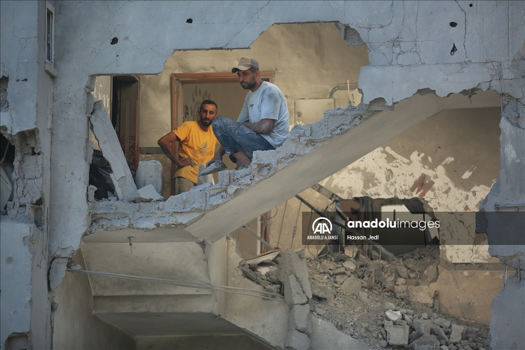 İsrail ordusu Gazze'nin Nasirat Mülteci Kampı'nda bir camiyi hedef aldı