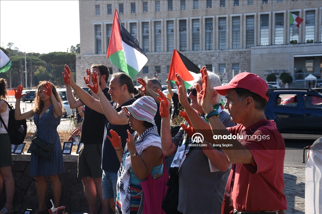 Filistin destekçileri, İtalya Dışişleri Bakanlığı önünde "Soykırım dursun" gösterisi yaptı