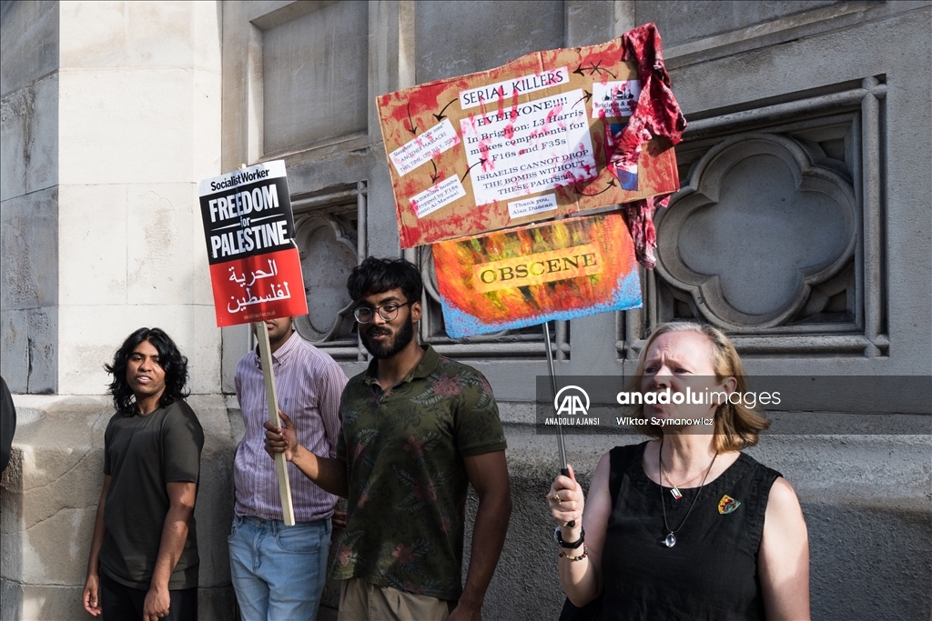 Londra'da yeni seçilen İngiliz Parlamentosu'nun ilk iş gününde Filistin'e destek gösterisi düzenlendi