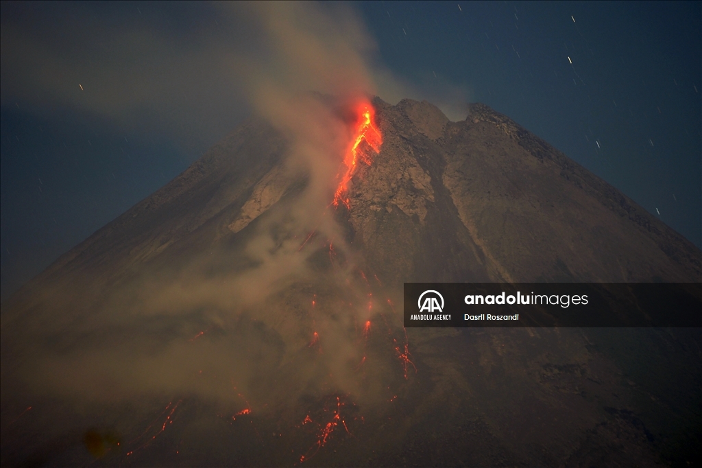 Merapi Volcano eruption continues, emitting lava flows and fumes in Central Java