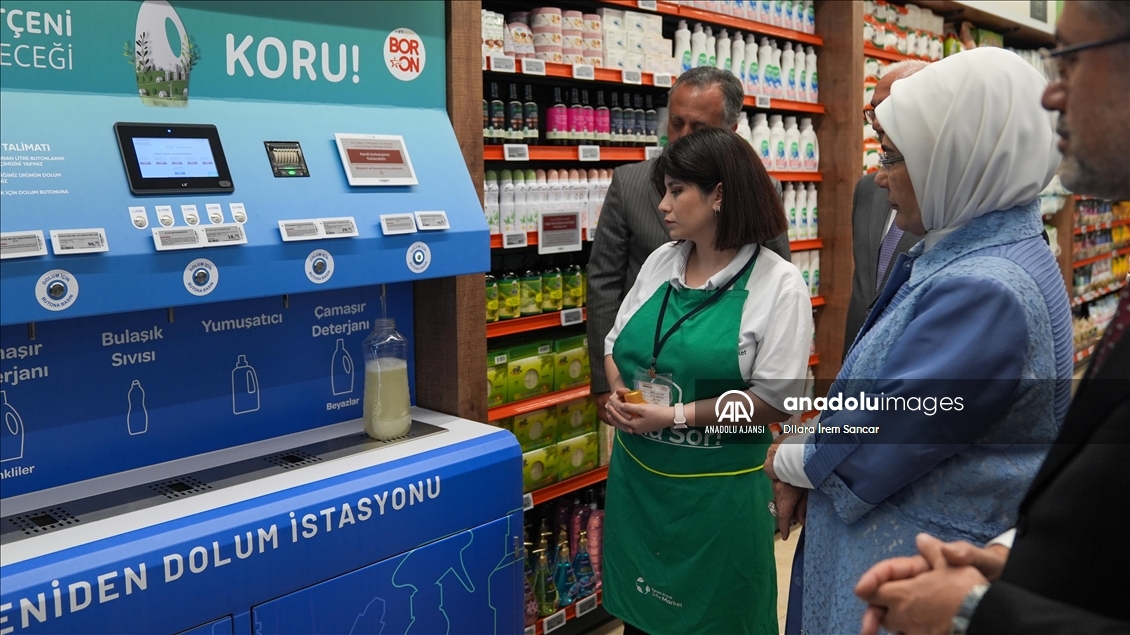 Emine Erdoğan, atıksız alışverişi teşvik eden marketi ziyaret etti