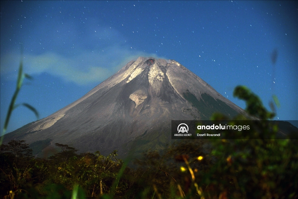 Merapi Volcano eruption continues, emitting lava flows and fumes in Central Java