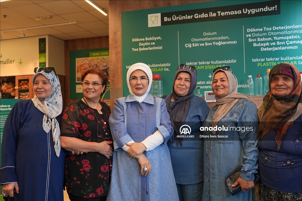 Emine Erdoğan, atıksız alışverişi teşvik eden marketi ziyaret etti