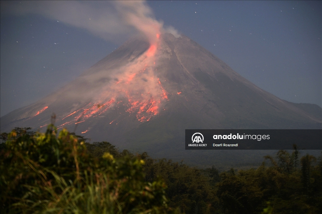 Merapi Volcano eruption continues, emitting lava flows and fumes in Central Java