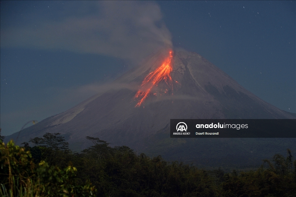 Merapi Volcano eruption continues, emitting lava flows and fumes in Central Java