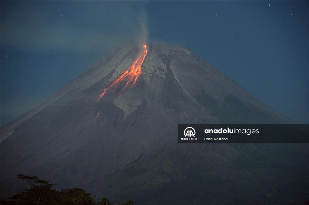 Merapi Volcano eruption continues, emitting lava flows and fumes in Central Java