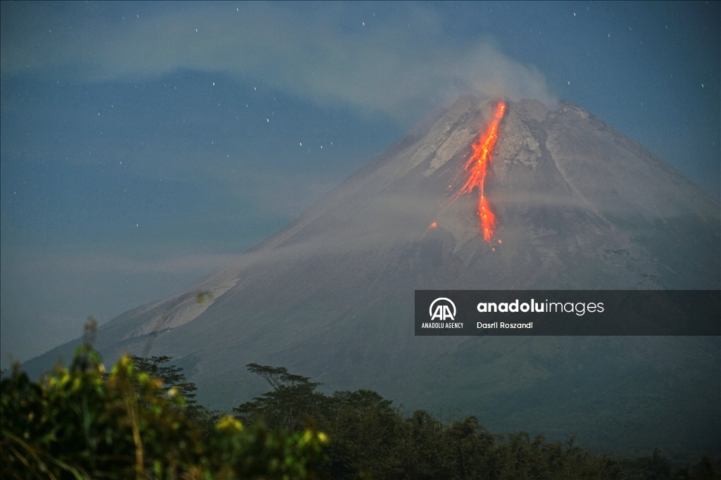 Merapi Volcano eruption continues, emitting lava flows and fumes in Central Java