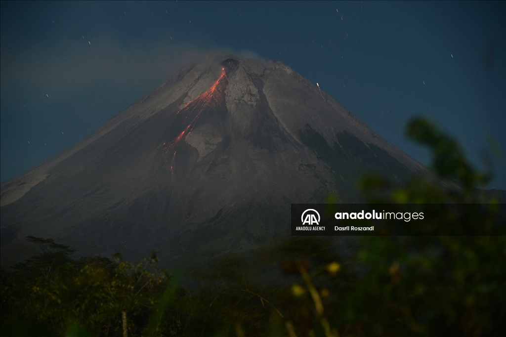 Merapi Volcano eruption continues, emitting lava flows and fumes in Central Java